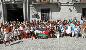 Foto de familia de los niños integrantes del programa '